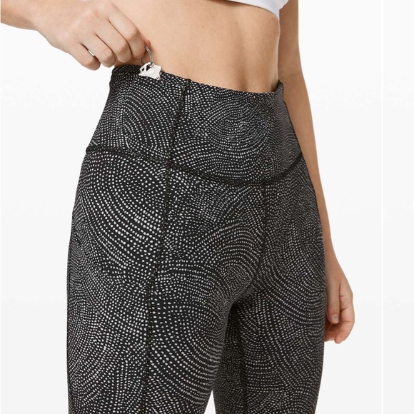 Lululemon Fast and Free Crop 19" Nulux Free Spirit Ice Grey Dot Black Size 8 - Picture 11 of 11